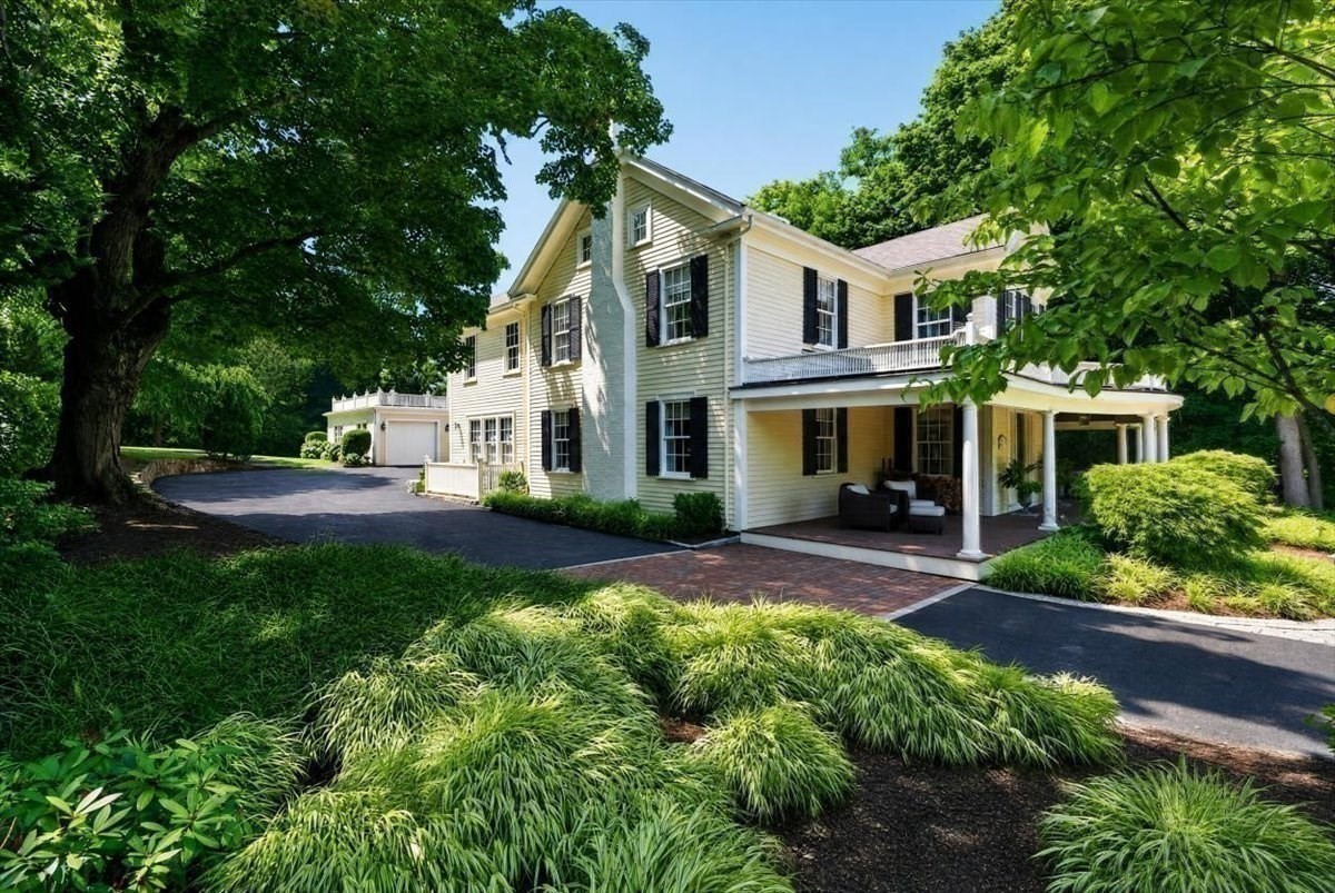 54 Lincoln Street Property Photo 2