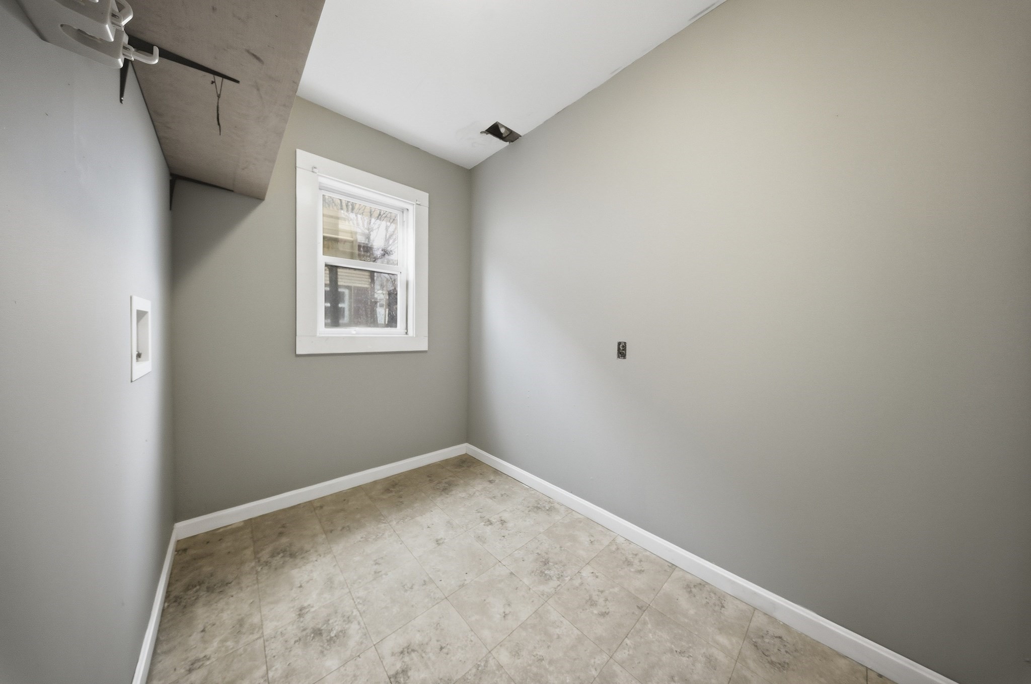 70 Pleasant St Property Photo 7
