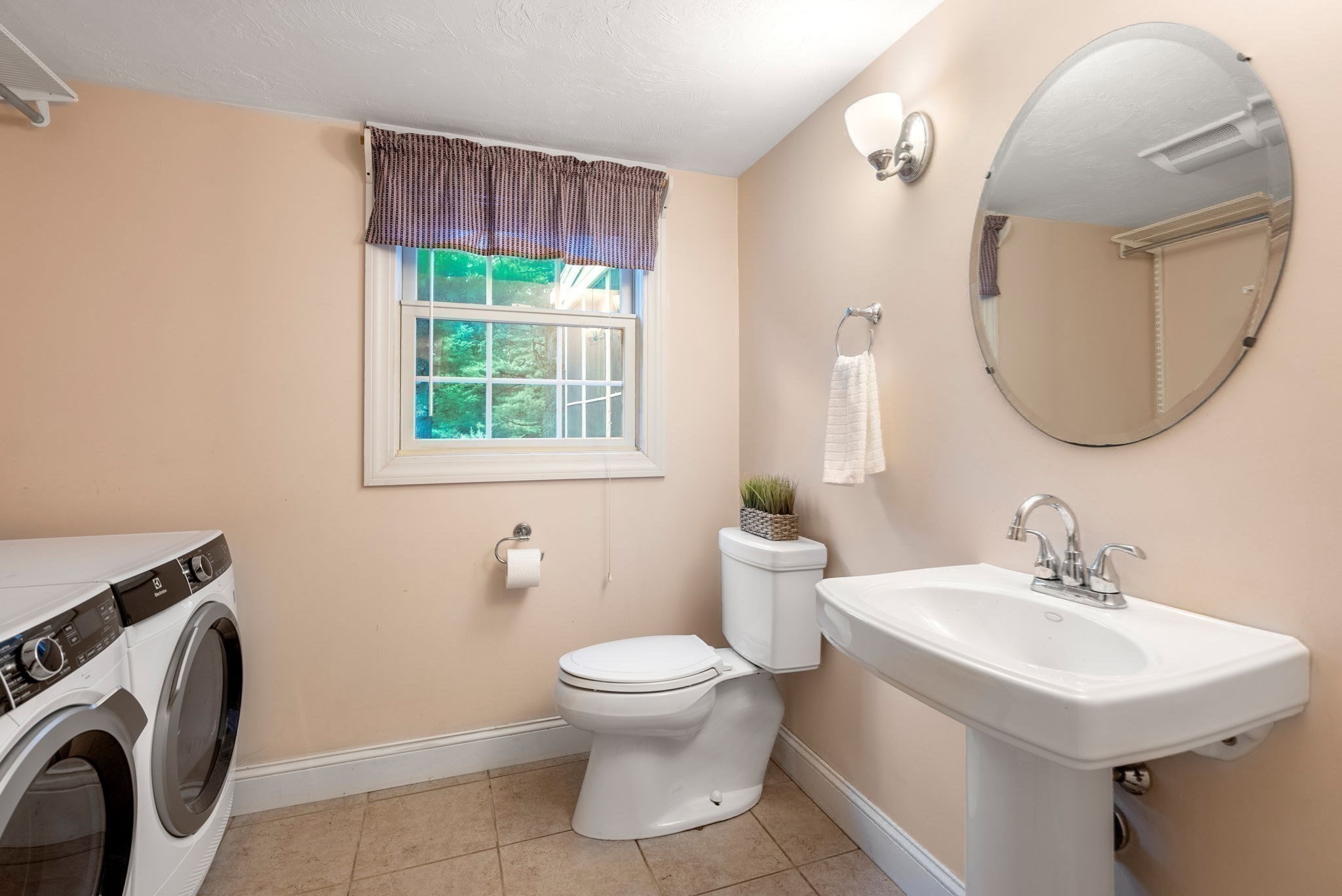 495 Grafton St Property Photo 24