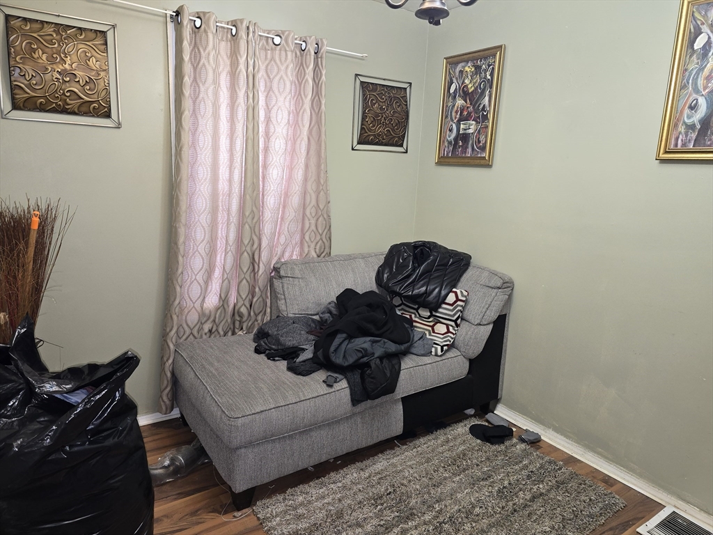 65 Ridgewood St Property Photo 7