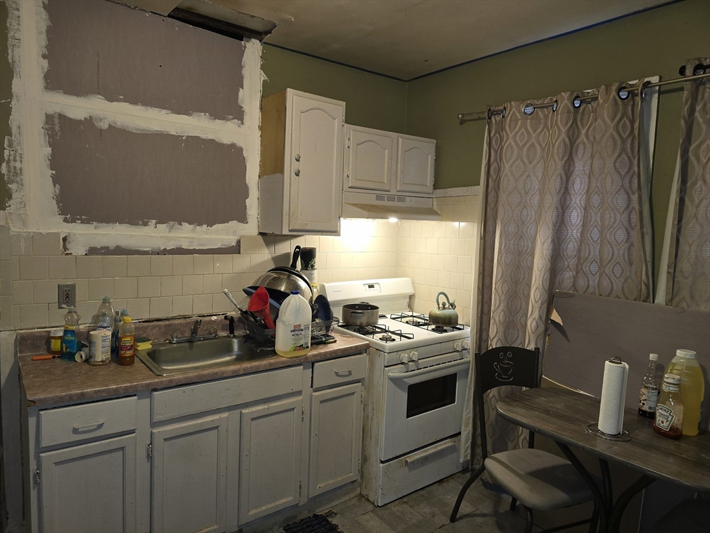 65 Ridgewood St Property Photo 9
