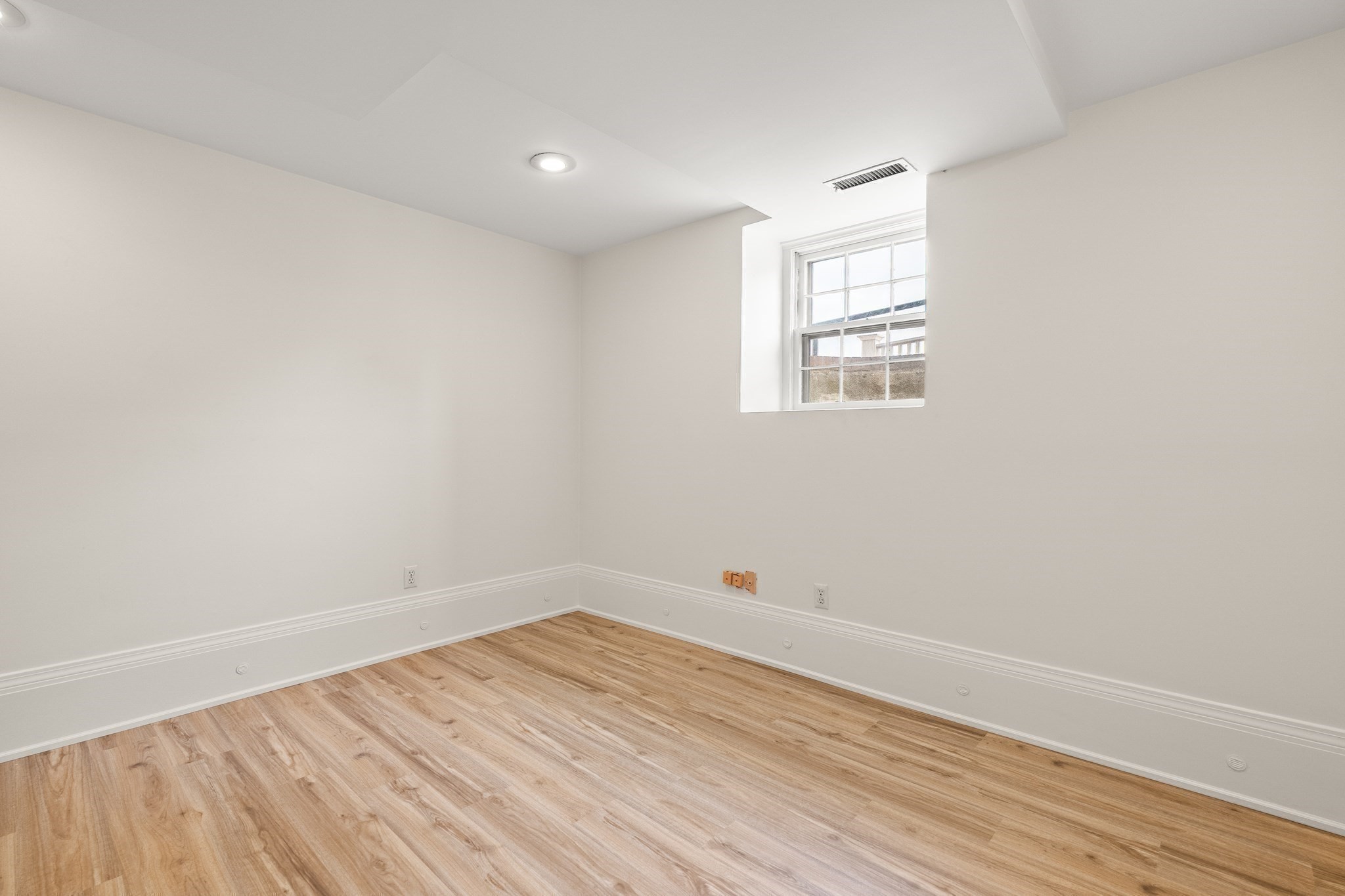 742 Massachusetts Ave # 1b Property Photo 9
