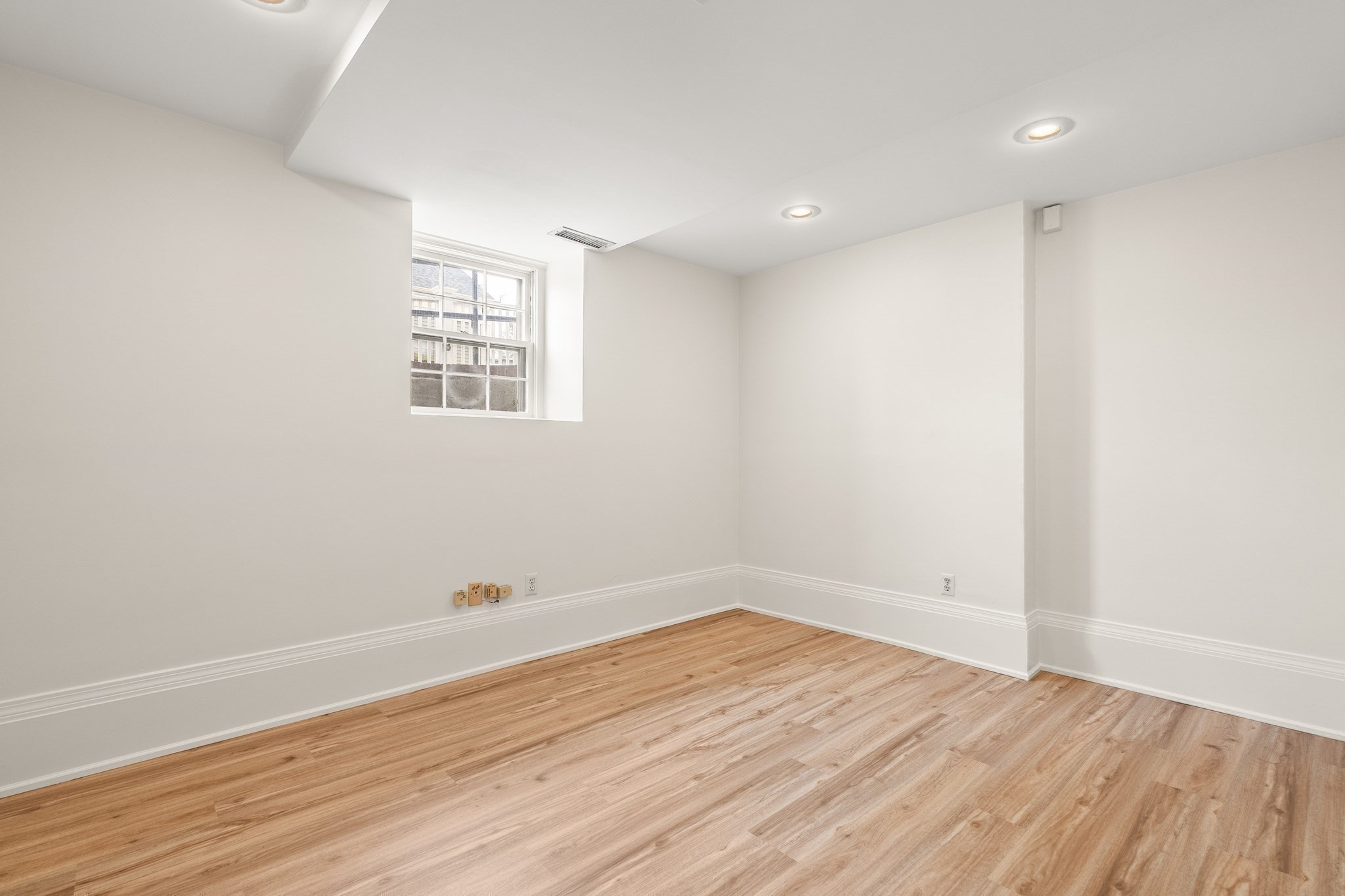 742 Massachusetts Ave # 1b Property Photo 14