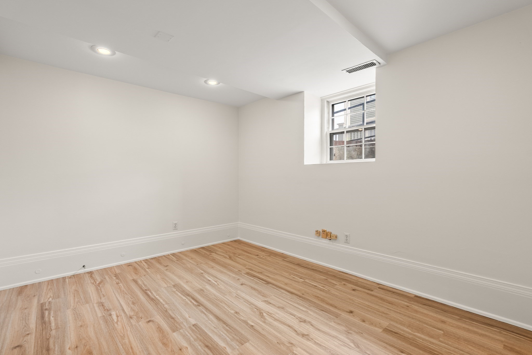 742 Massachusetts Ave # 1b Property Photo 16