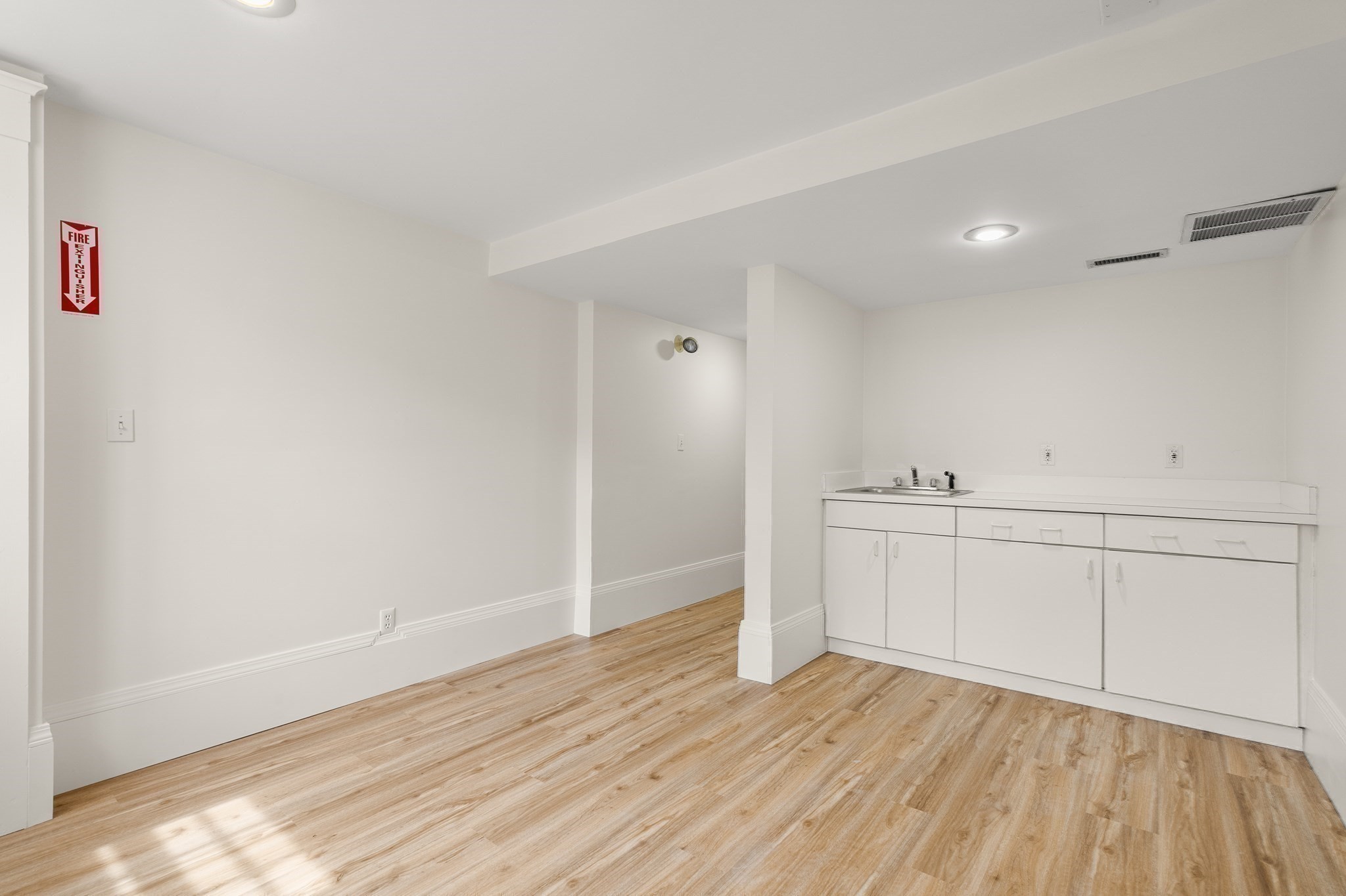 742 Massachusetts Ave # 1b Property Photo 19