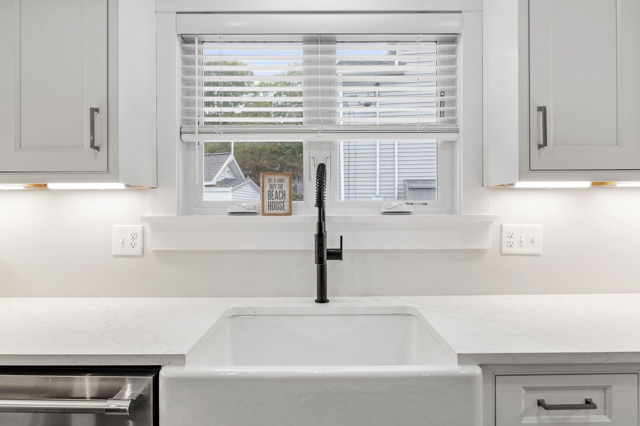 24 Cove St Property Photo 5