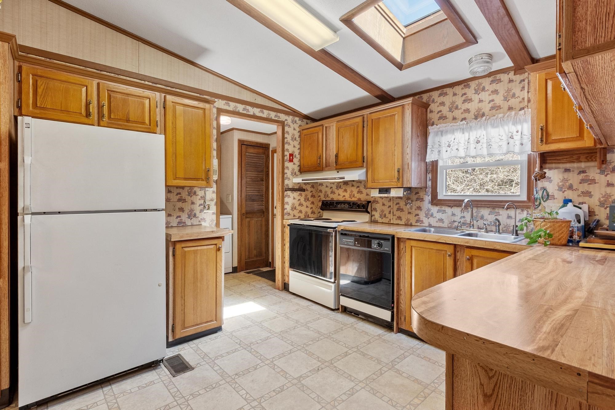74 Earl Drive Property Photo 19