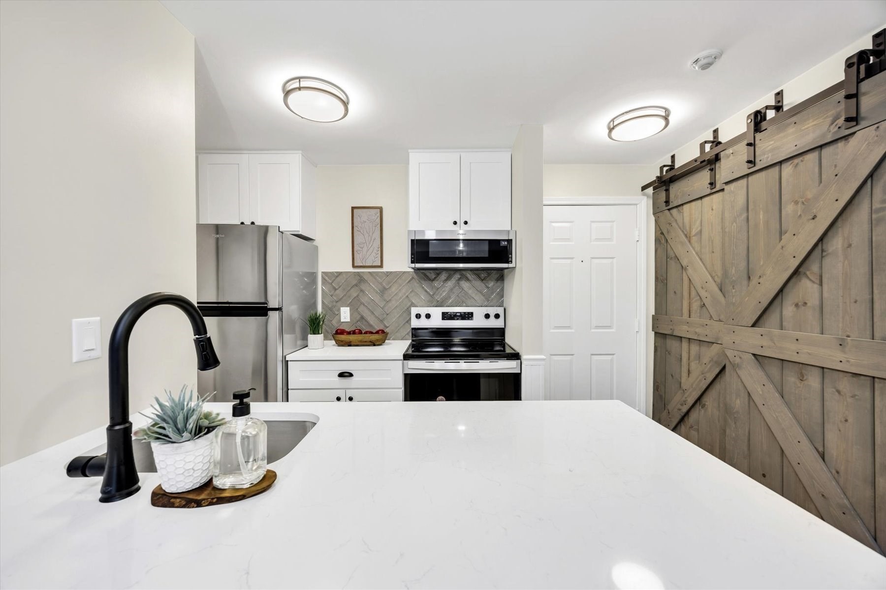81 Fletcher Ln # I Property Photo 11