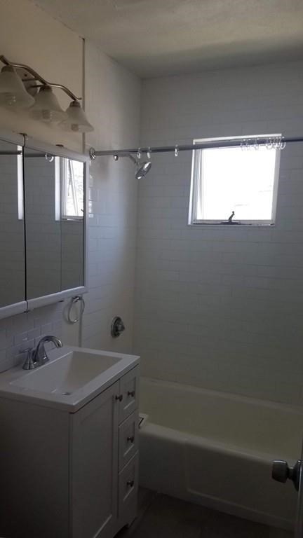 178-180 Waverley Ave # 178 Property Photo 5