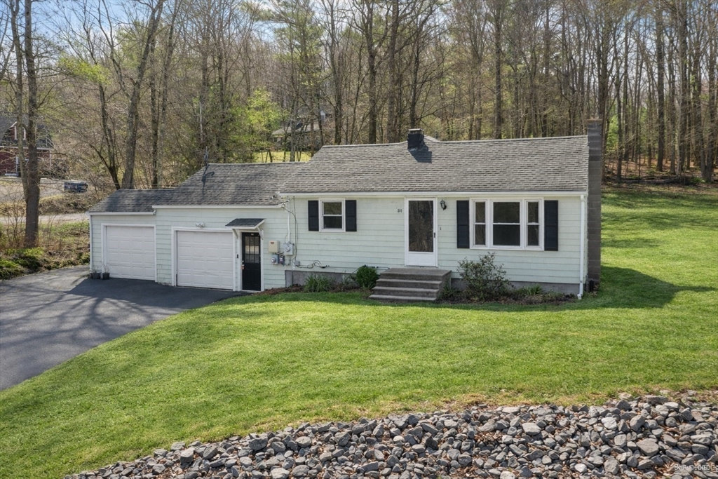511 E County Rd Property Photo 1