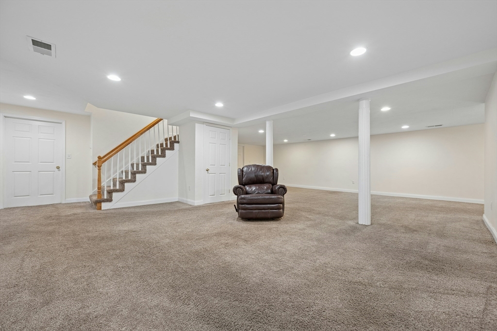 320 Lincoln Circle Property Photo 37
