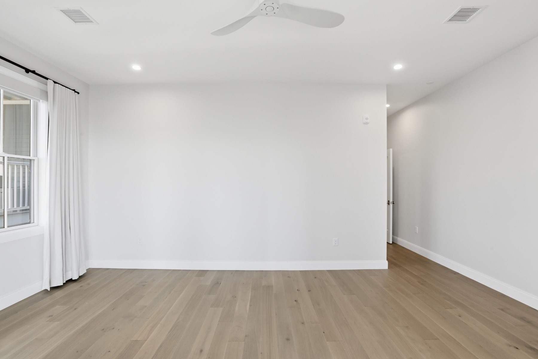 407 E 7th St # 2 Property Photo 5