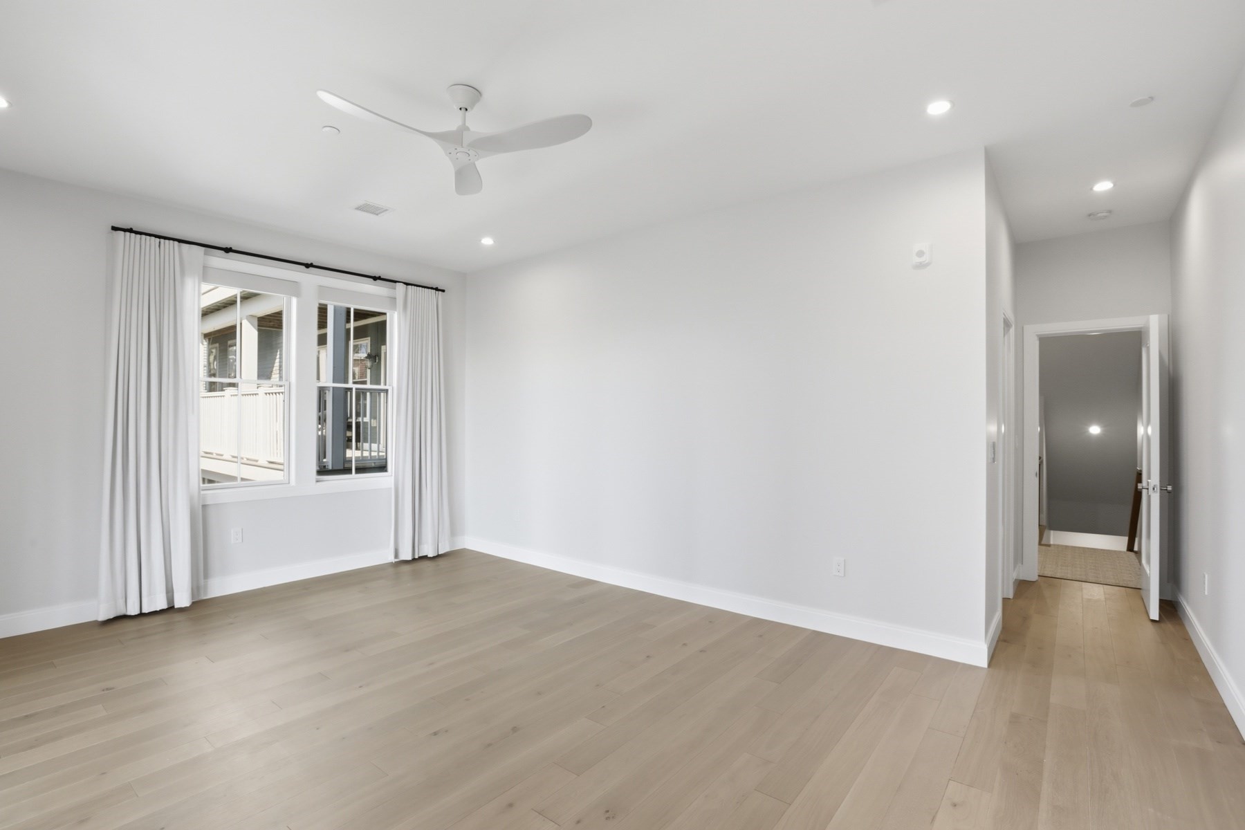 407 E 7th St # 2 Property Photo 6