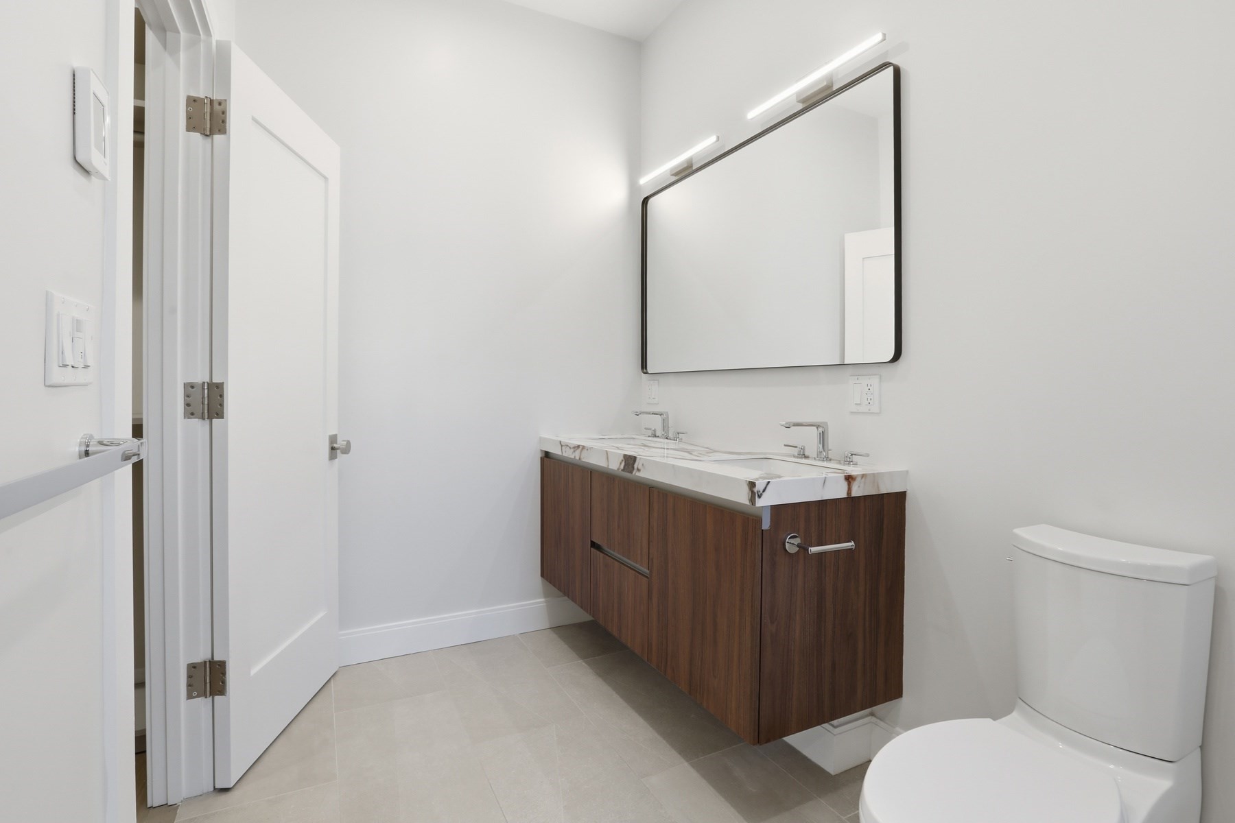 407 E 7th St # 2 Property Photo 13