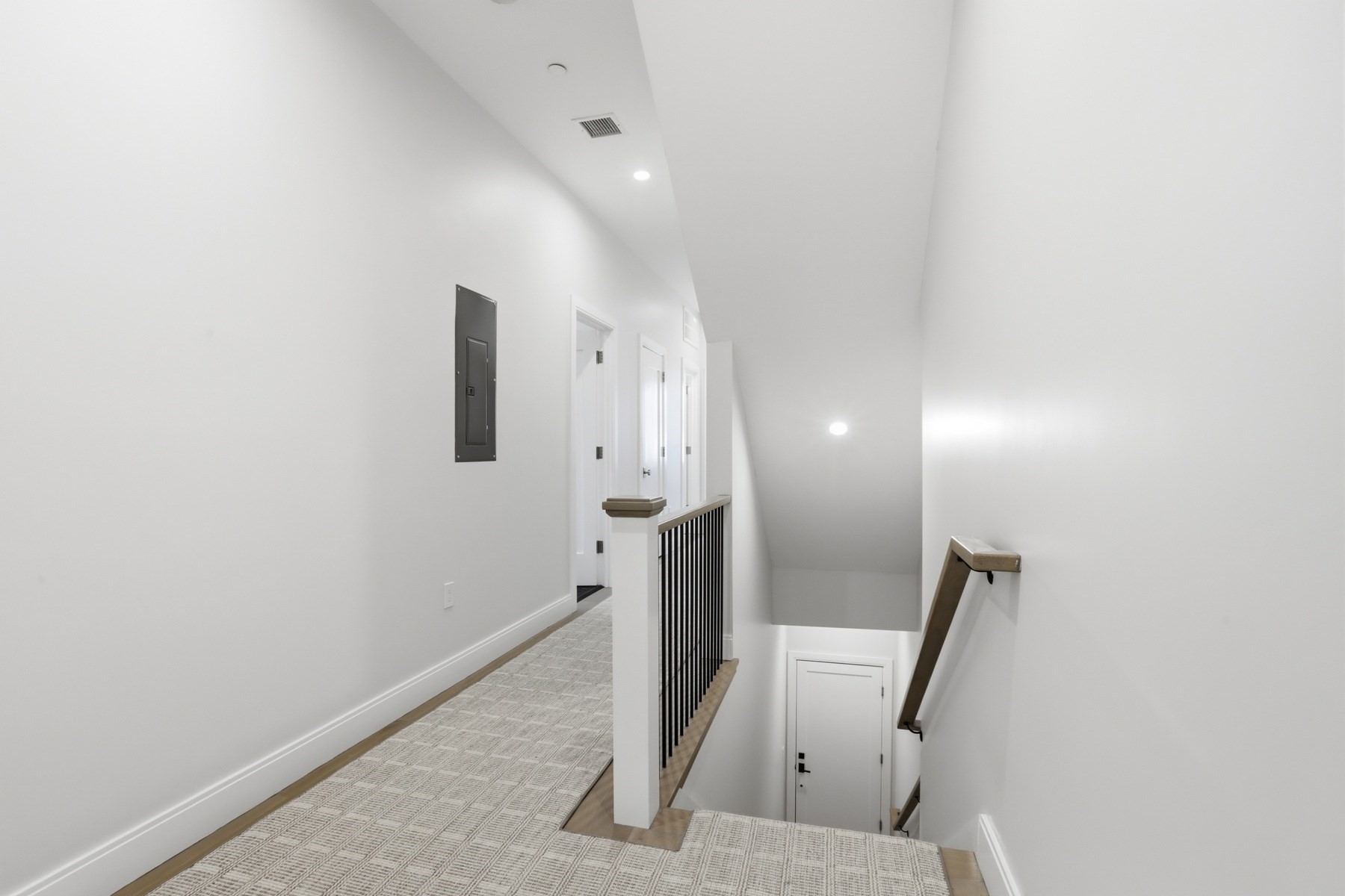 407 E 7th St # 2 Property Photo 14