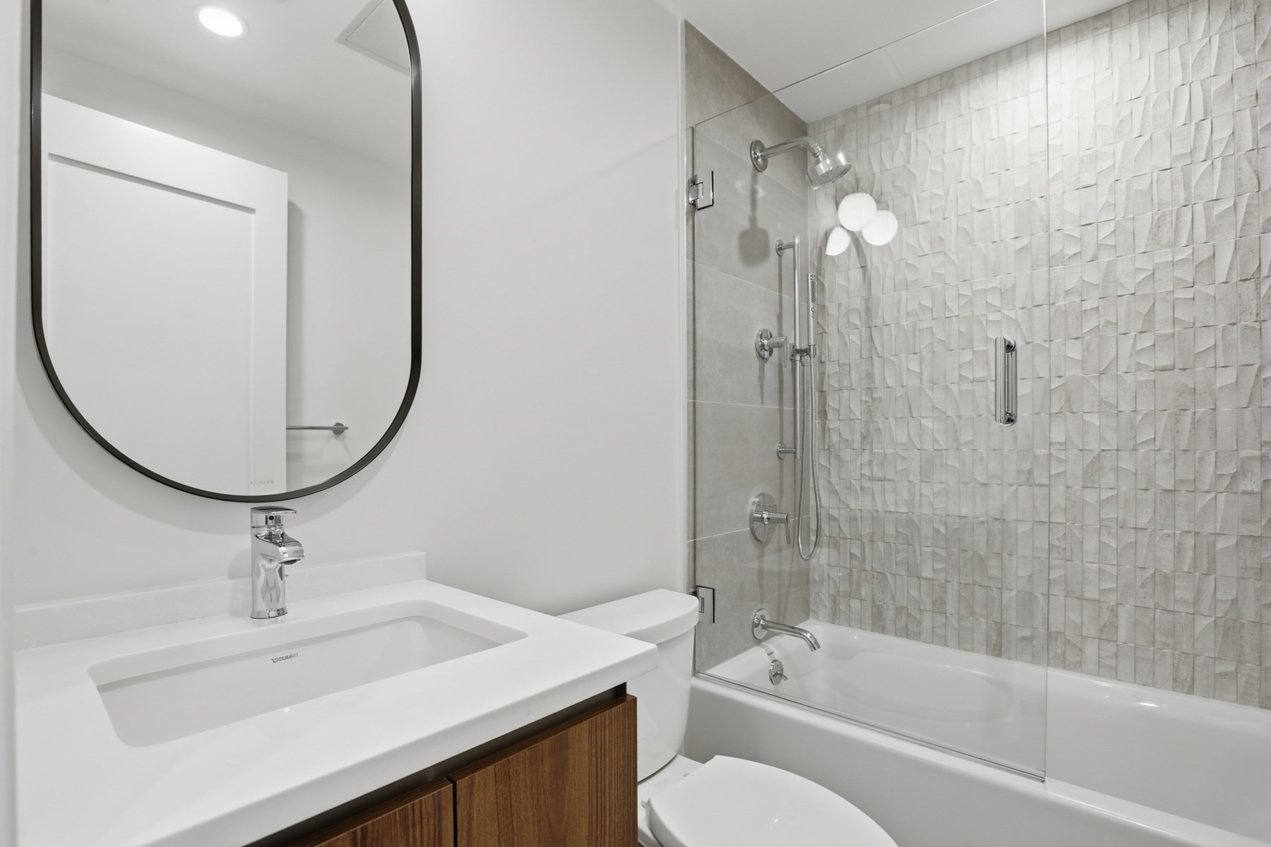 407 E 7th St # 2 Property Photo 16