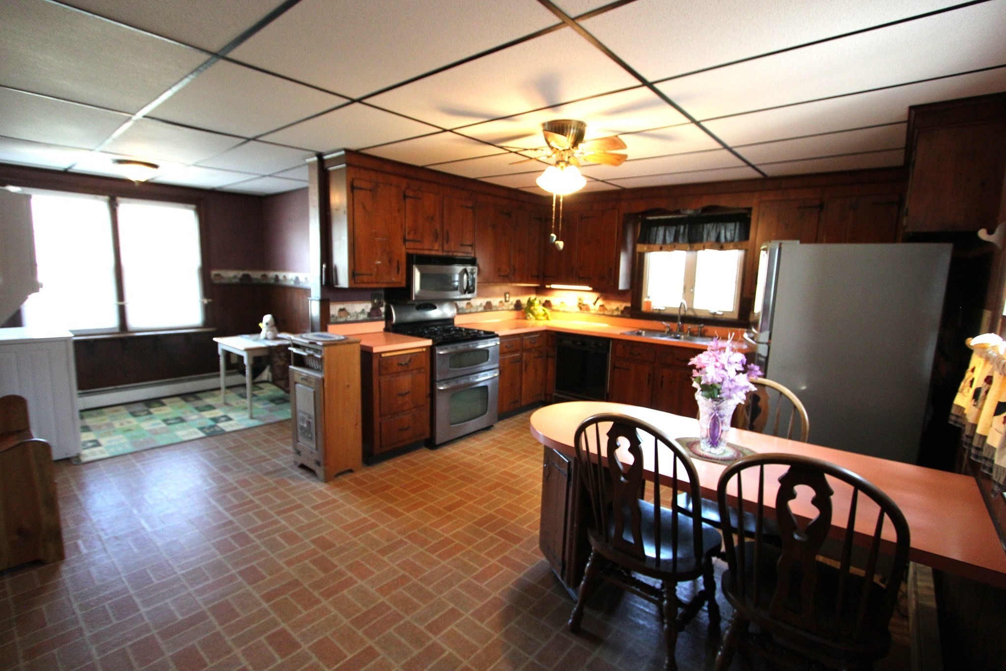 300 Chestnut St Property Photo 2