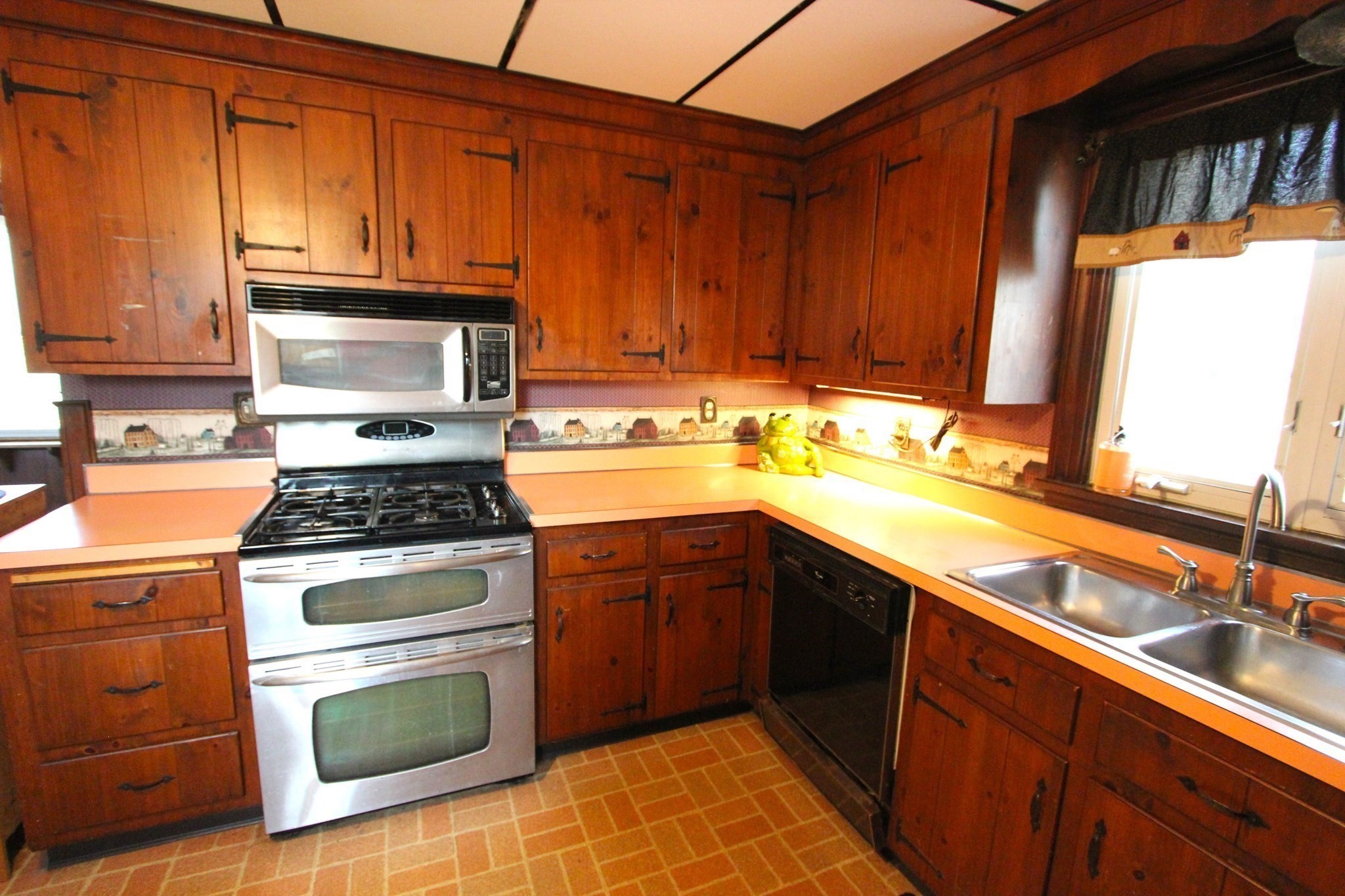 300 Chestnut St Property Photo 3