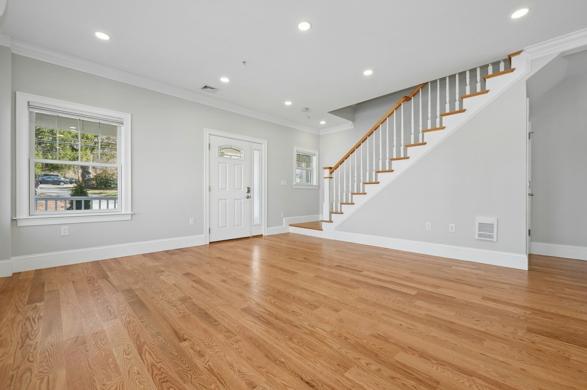 140 Main St # B Property Photo 2