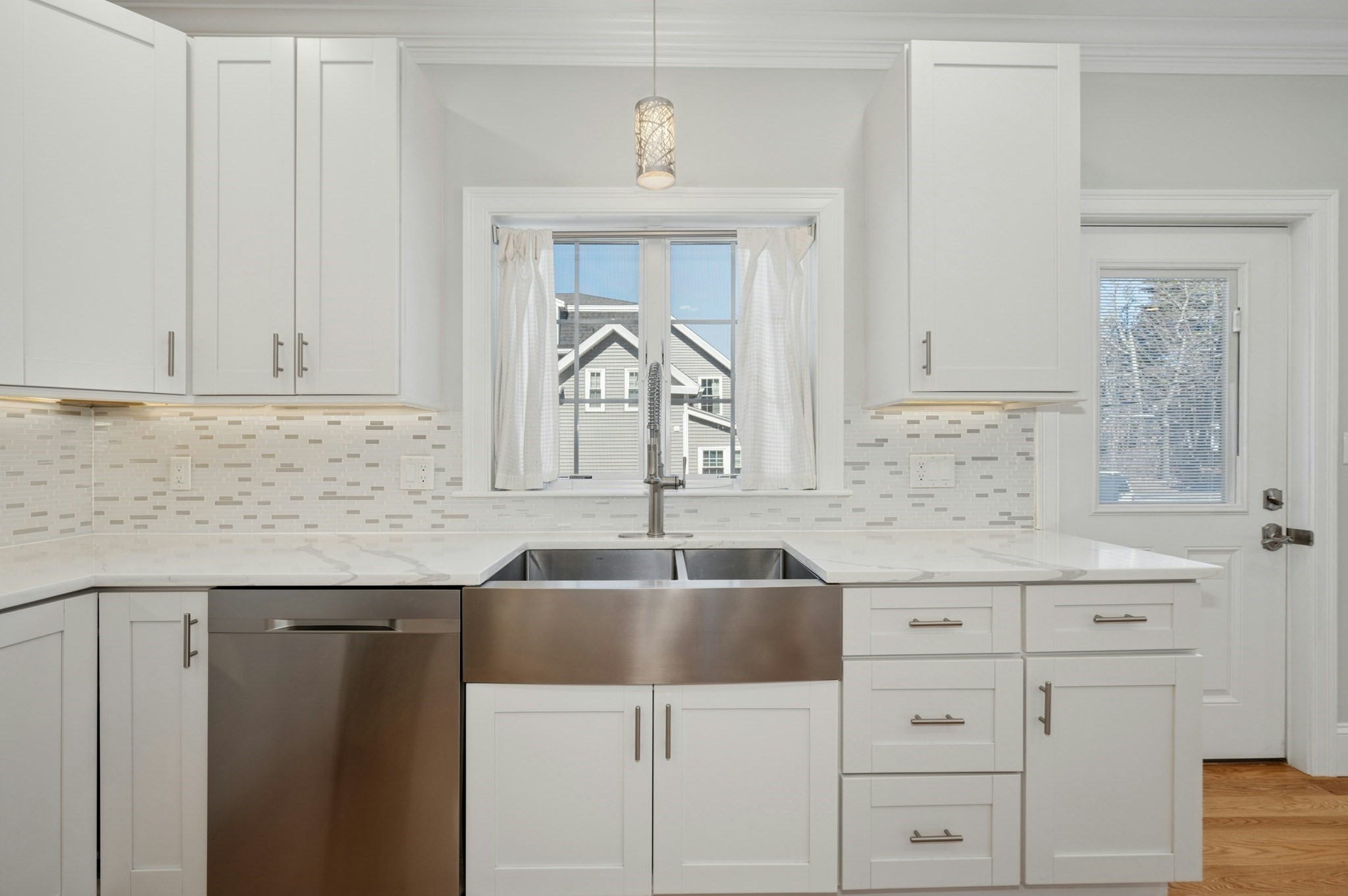 140 Main St # B Property Photo 5
