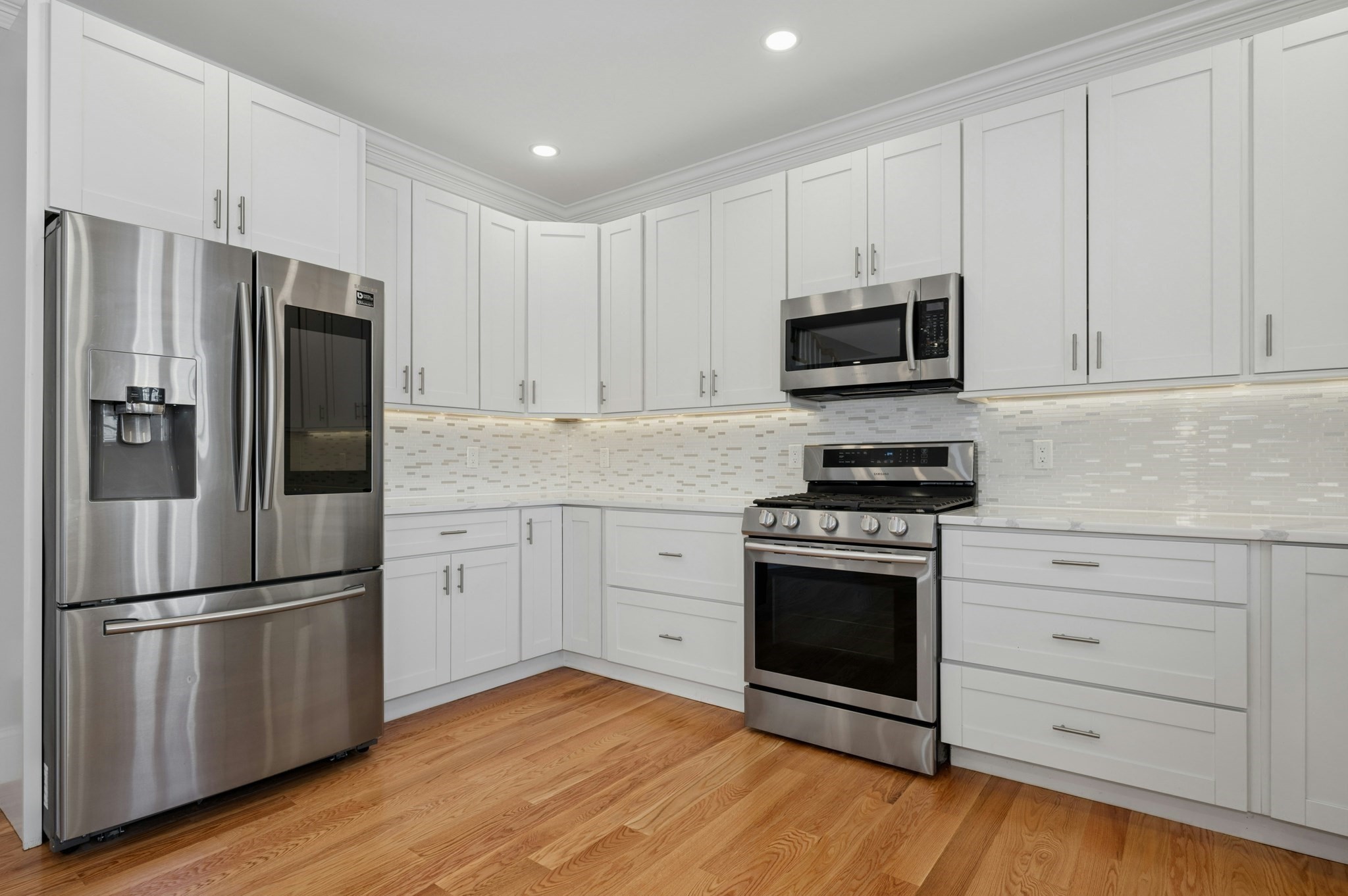140 Main St # B Property Photo 7