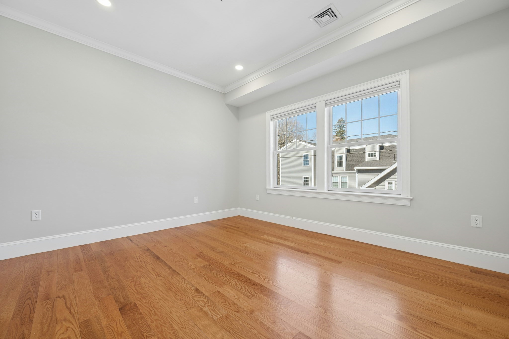 140 Main St # B Property Photo 14