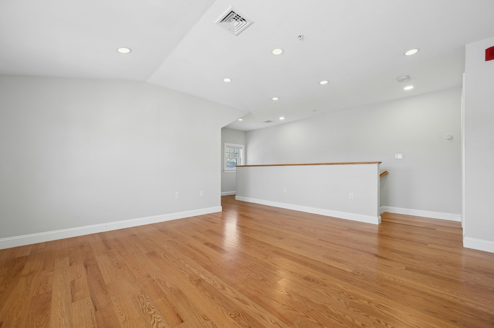 140 Main St # B Property Photo 17