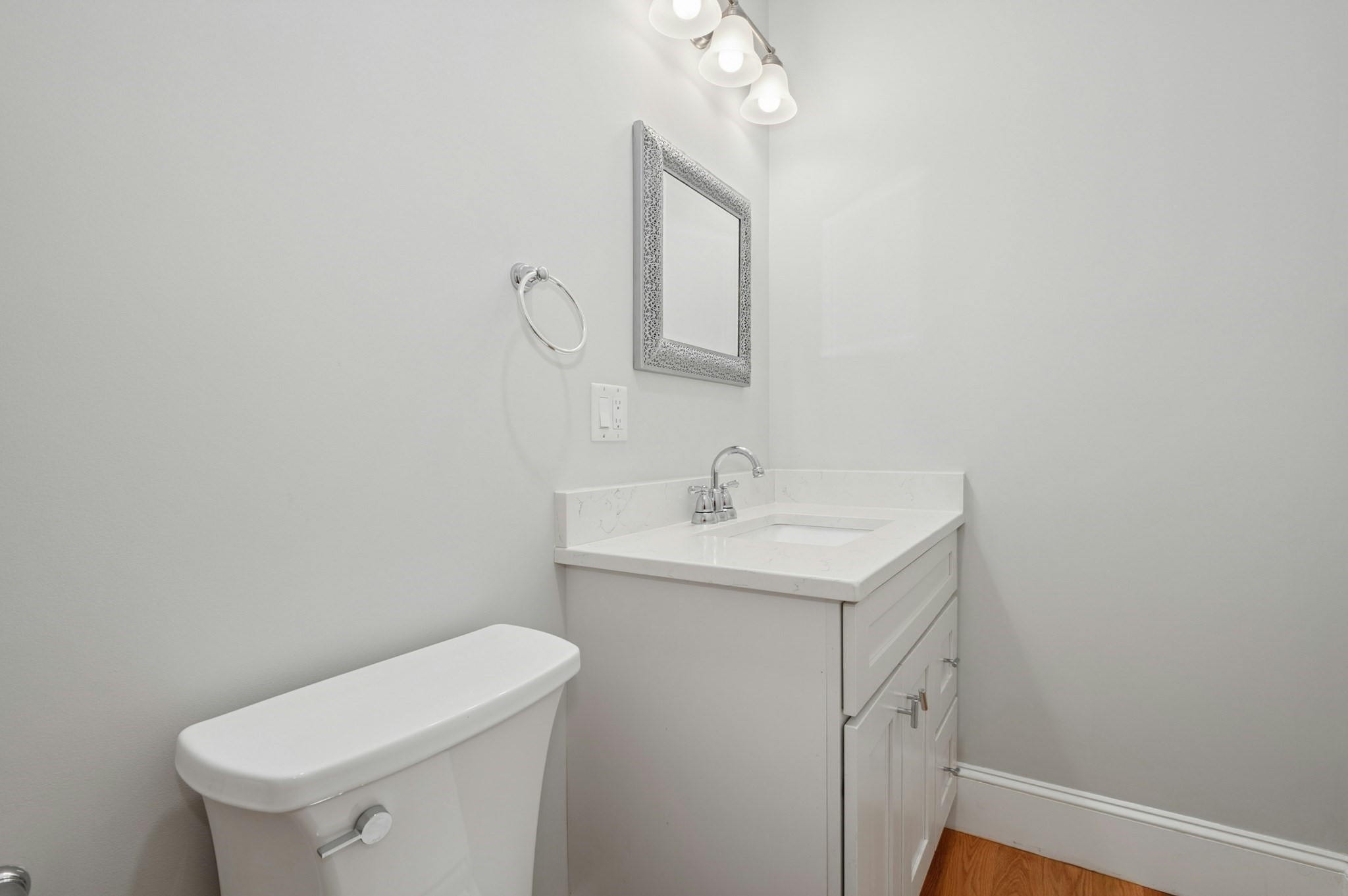 140 Main St # B Property Photo 22