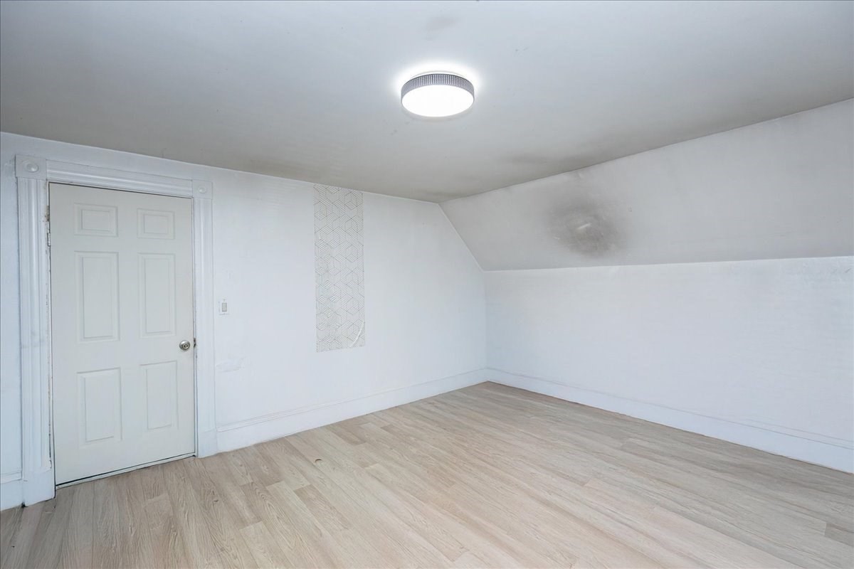 10 Green St Property Photo 13