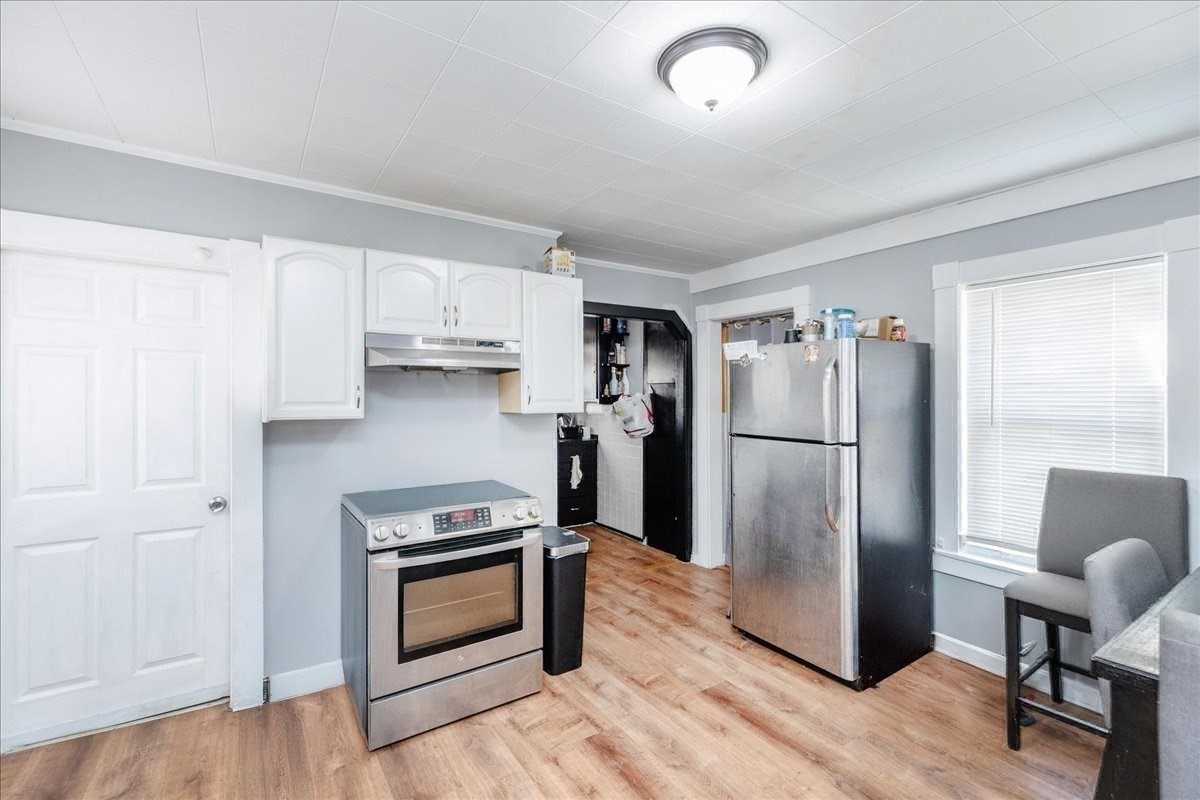 10 Green St Property Photo 15