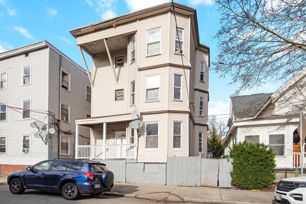 22 Elm St Property Photo 1
