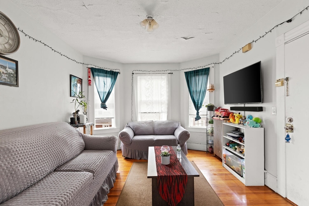 22 Elm St Property Photo 2