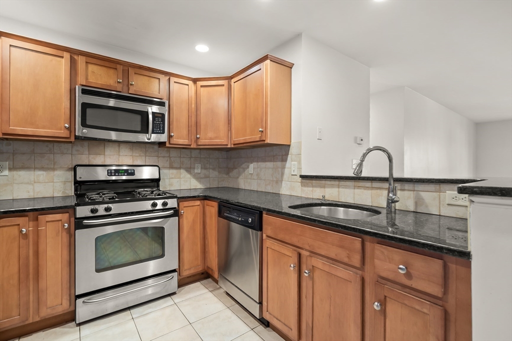 120 Wyllis Ave # 103 Property Photo 1