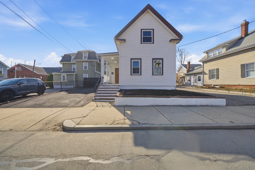 7 Pine St Property Photo 1