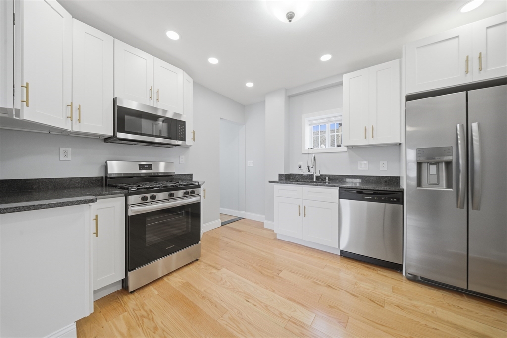 7 Pine St Property Photo 6