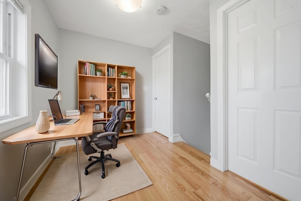7 Pine St Property Photo 10