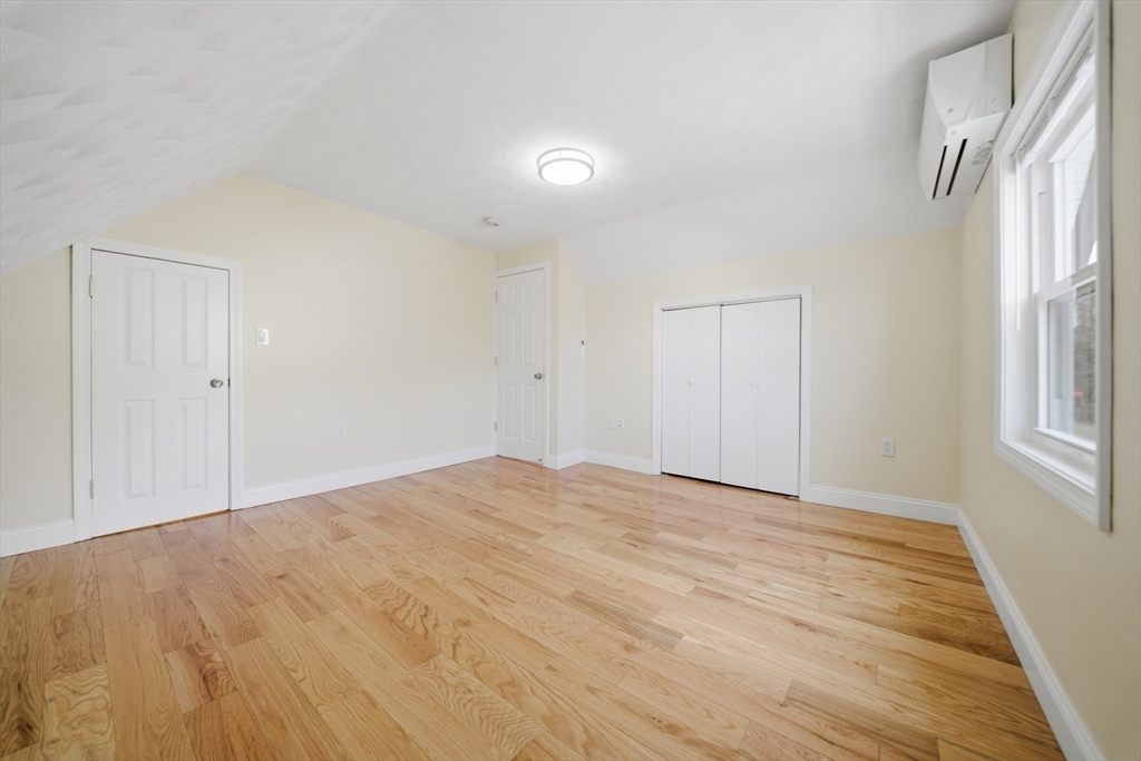 7 Pine St Property Photo 14