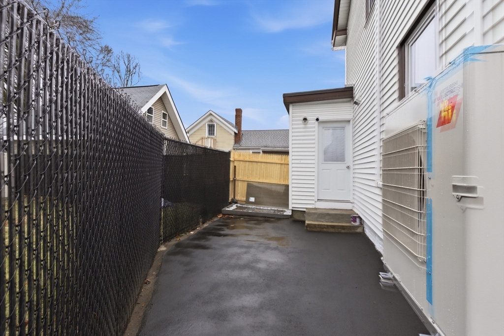 7 Pine St Property Photo 18