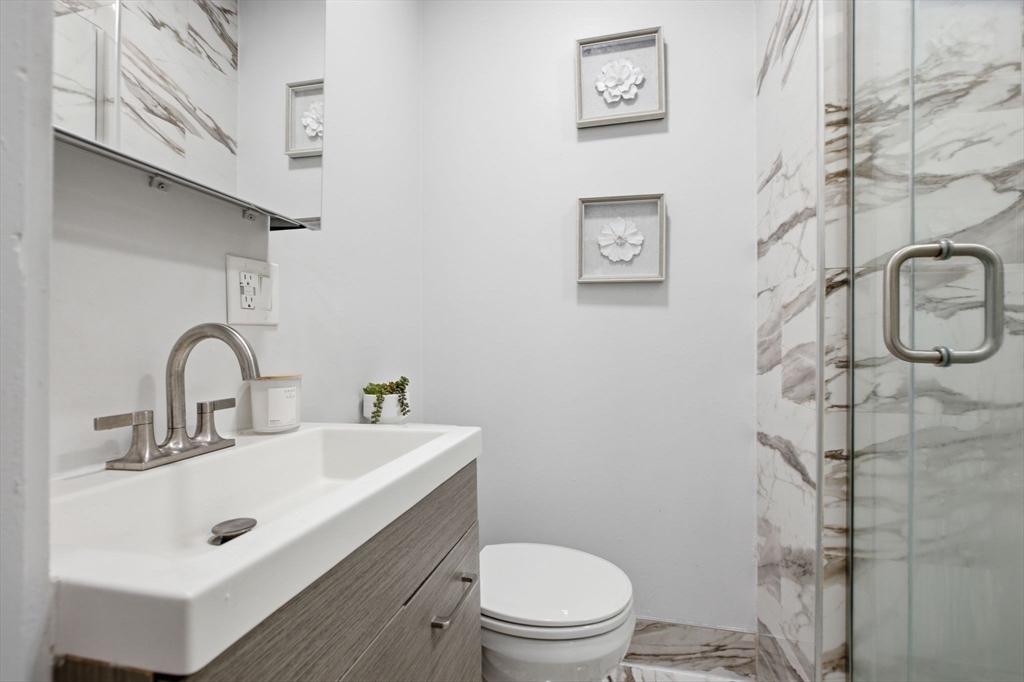 21 Beacon St # 11l Property Photo 8