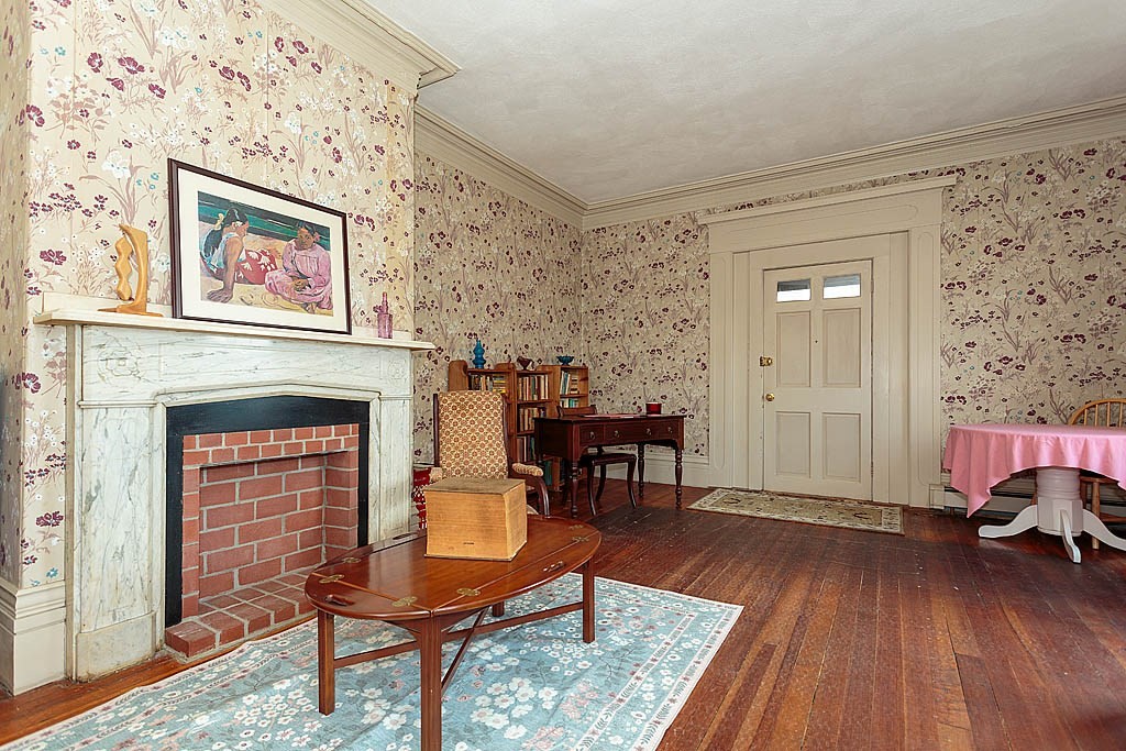 72 College Ave Property Photo 4