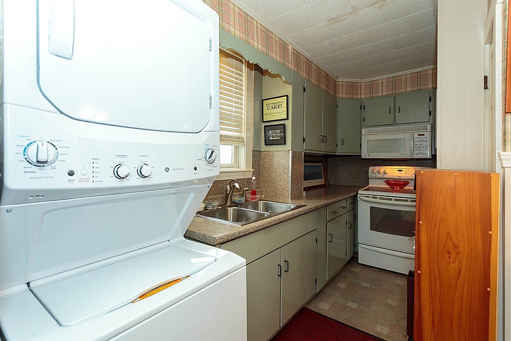 72 College Ave Property Photo 11