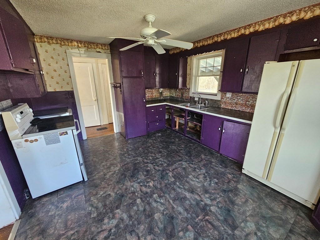 4 Stewart Ave Property Photo 10