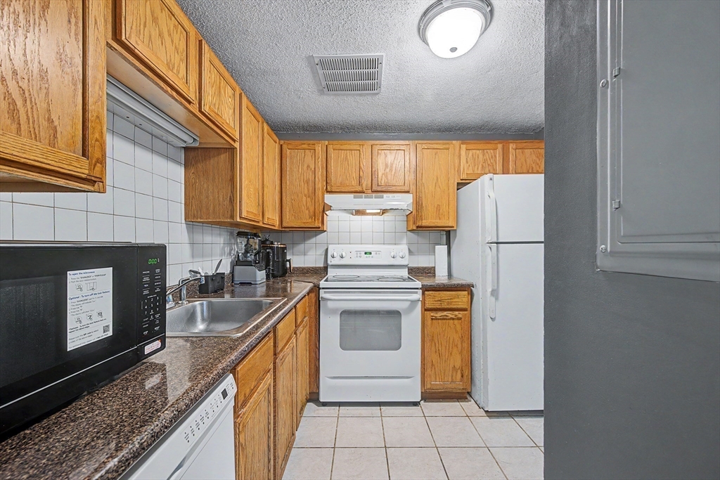 35 Longworth Avenue # 12 Property Photo 8