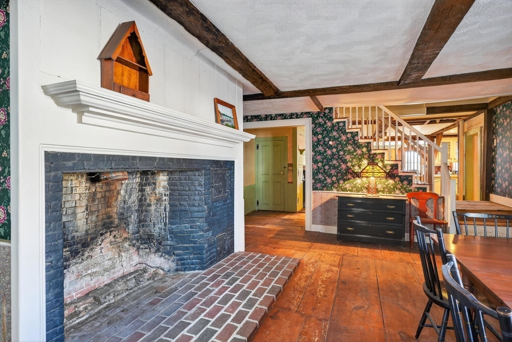 19 Ash St Property Photo 4