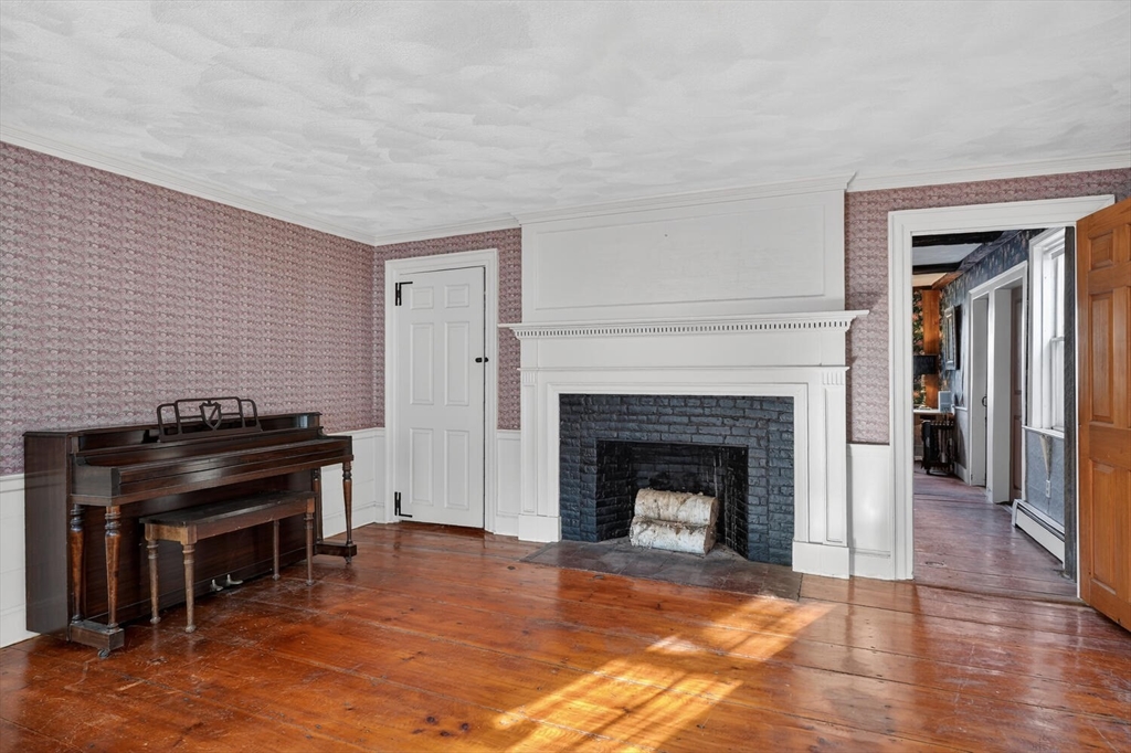 19 Ash St Property Photo 6