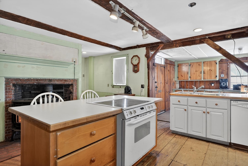 19 Ash St Property Photo 14