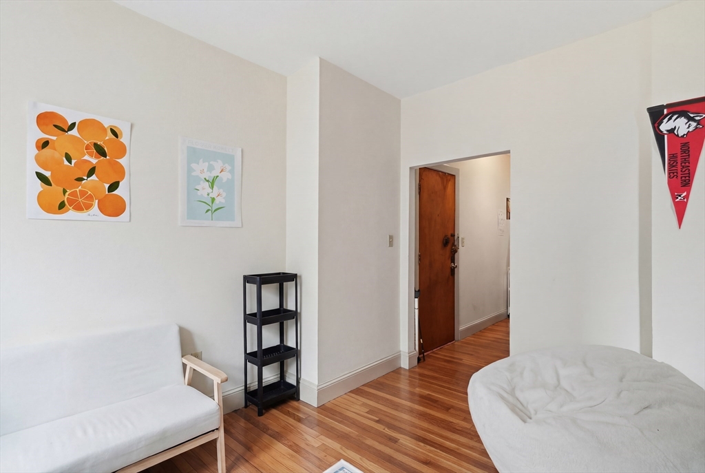 1466 Tremont # 6 Property Photo 3