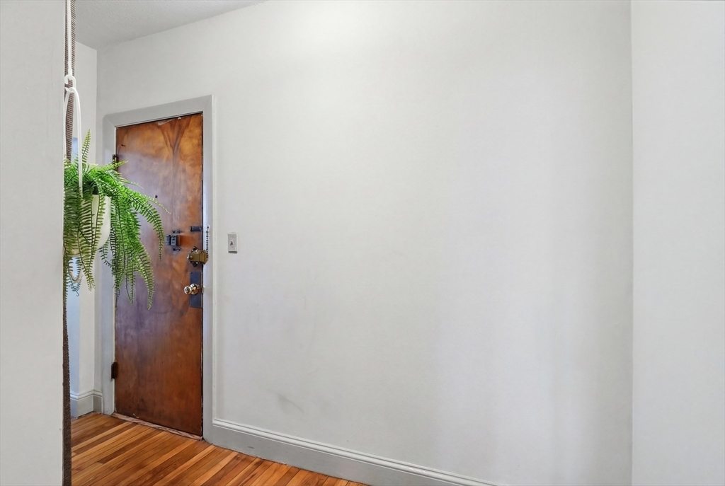 1466 Tremont # 6 Property Photo 10