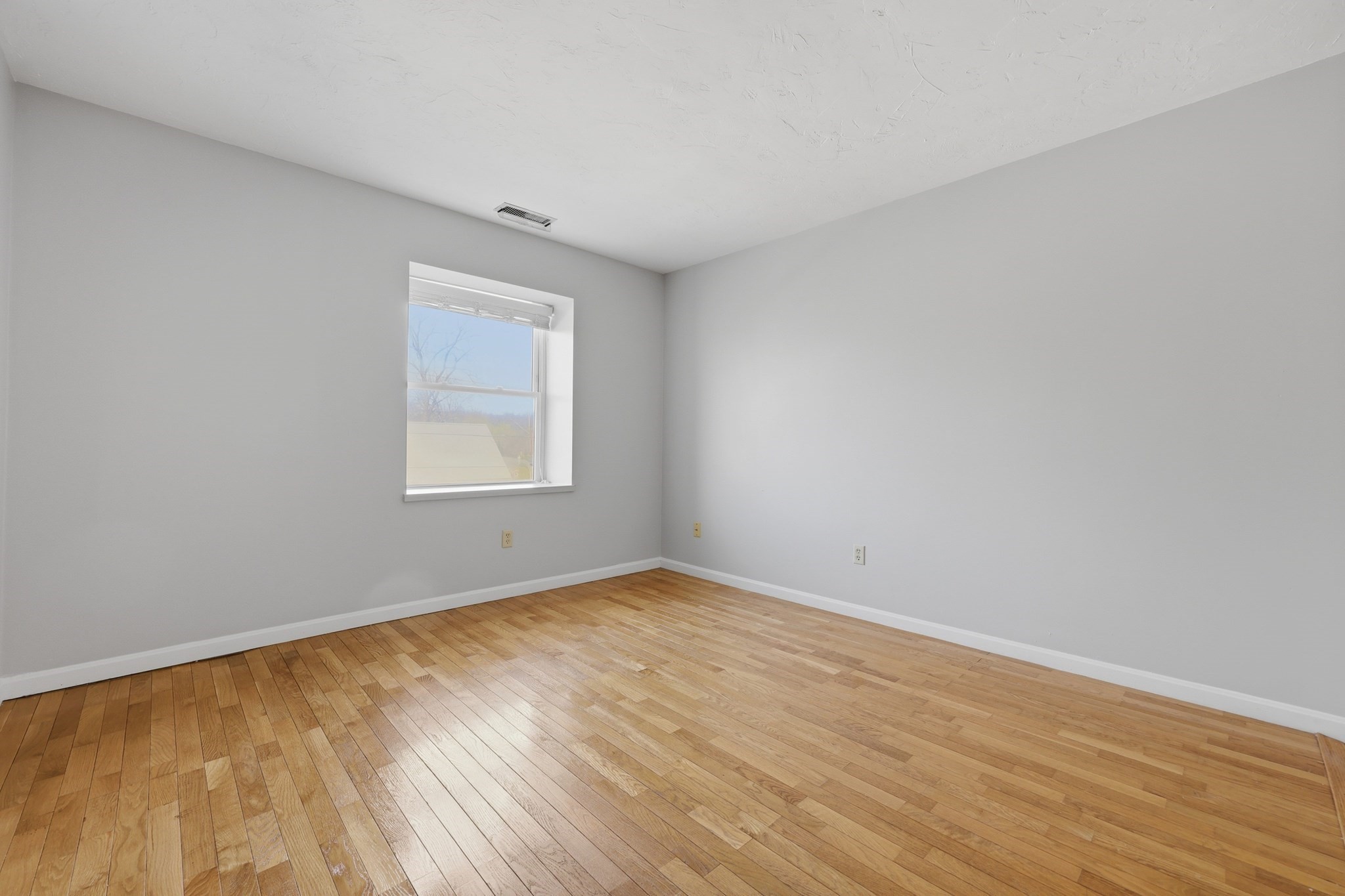 21 Middlesex Avenue # 305 Property Photo 3