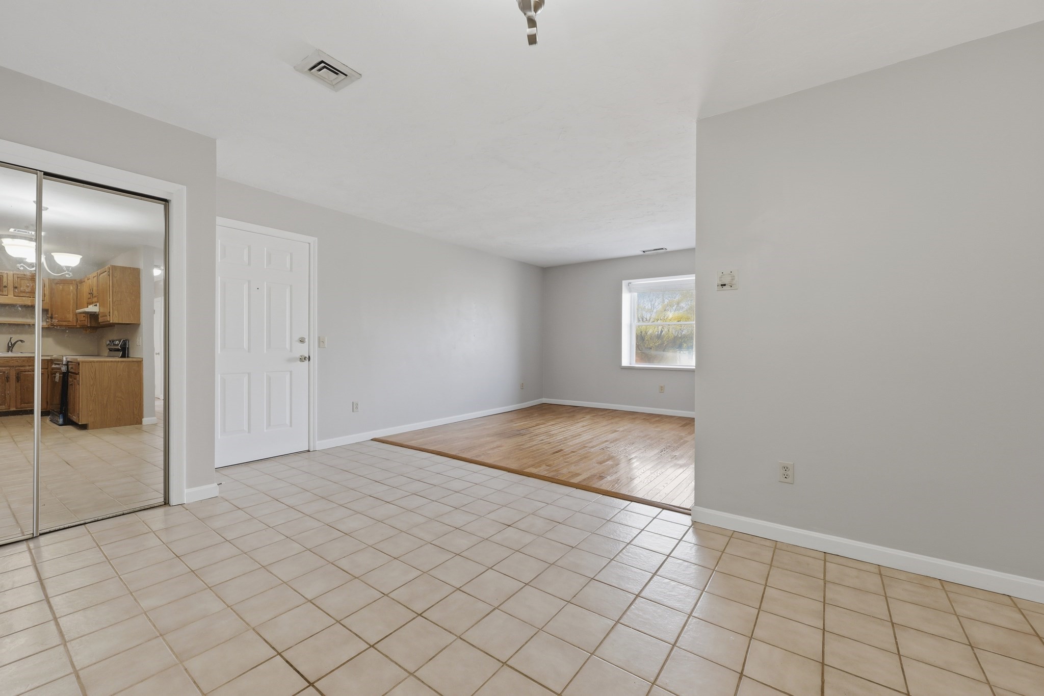 21 Middlesex Avenue # 305 Property Photo 8